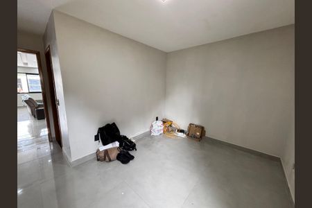 Casa de condomínio à venda com 232m², 4 quartos e 1 vaga Casa de condomínio à venda com 232m², 4 quartos e 1 vagaQuarto 1