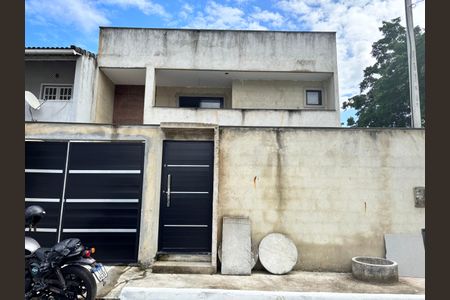 Casa de condomínio à venda com 232m², 4 quartos e 1 vaga Casa de condomínio à venda com 232m², 4 quartos e 1 vagaFachada