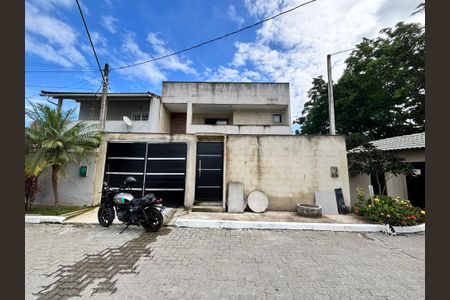 Casa de condomínio à venda com 232m², 4 quartos e 1 vaga Casa de condomínio à venda com 232m², 4 quartos e 1 vagaFachada