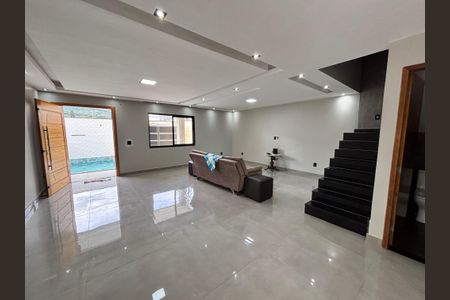 Sala de casa de condomínio para alugar com 4 quartos, 232m² em Vargem Pequena, Rio de Janeiro