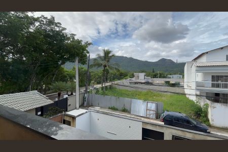 Casa de condomínio à venda com 232m², 4 quartos e 1 vaga Casa de condomínio à venda com 232m², 4 quartos e 1 vagaVista