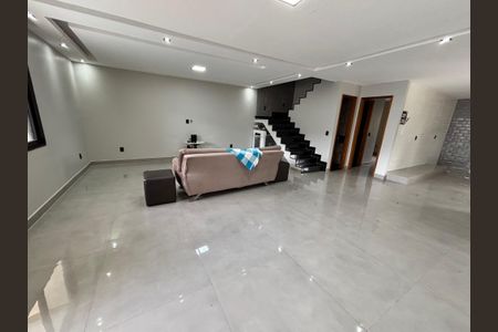 Casa de condomínio à venda com 232m², 4 quartos e 1 vaga Casa de condomínio à venda com 232m², 4 quartos e 1 vagaSala