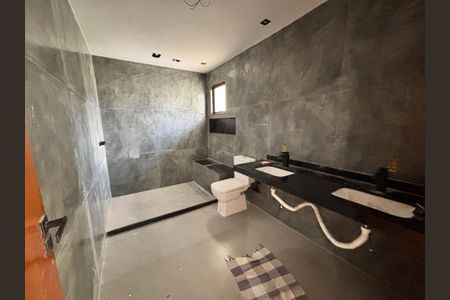 Casa de condomínio à venda com 232m², 4 quartos e 1 vaga Casa de condomínio à venda com 232m², 4 quartos e 1 vagaBanheiro do Quarto 2