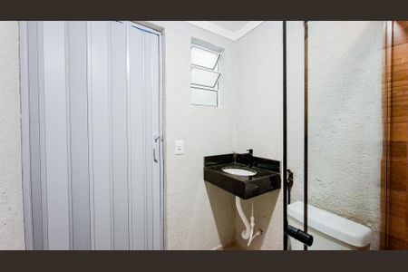 Banheiro de kitnet/studio para alugar com 1 quarto, 27m² em Jardim dos Pimentas, Guarulhos