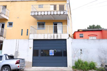 Casa à venda com 326m², 4 quartos e 5 vagasPlaca instalada no portão do imóvel - Código da placa: YEQA-475