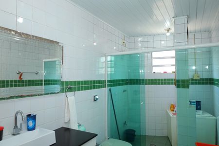 Casa à venda com 326m², 4 quartos e 5 vagasBanheiro 2