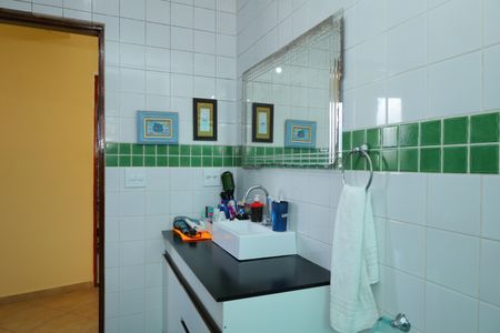 Casa à venda com 326m², 4 quartos e 5 vagasBanheiro 2