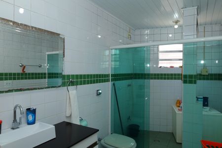 Casa à venda com 326m², 4 quartos e 5 vagasBanheiro 2