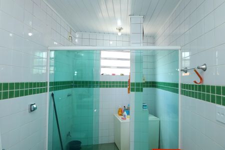 Casa à venda com 326m², 4 quartos e 5 vagasBanheiro 2