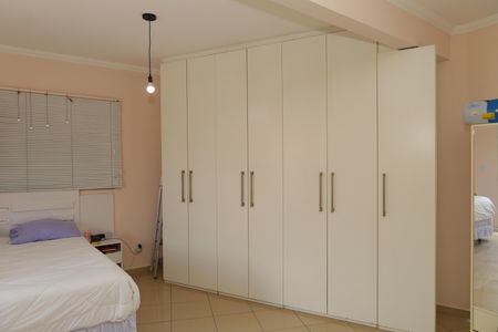 Casa à venda com 326m², 4 quartos e 5 vagasQuarto 3 - Suíte