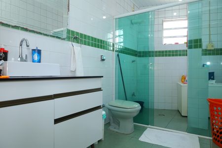 Casa à venda com 326m², 4 quartos e 5 vagasBanheiro 2