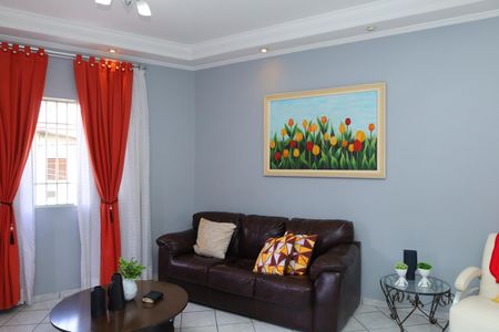 Casa à venda com 326m², 4 quartos e 5 vagasSala