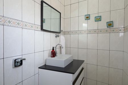 Casa à venda com 326m², 4 quartos e 5 vagasBanheiro 3