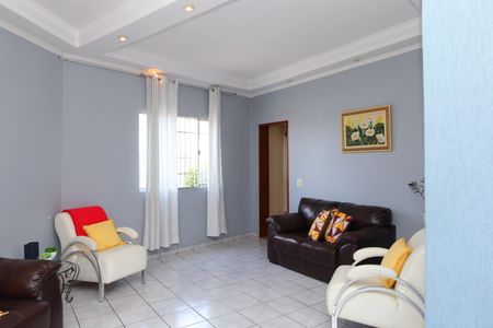 Sala de casa à venda com 4 quartos, 326m² em Guaianases, São Paulo