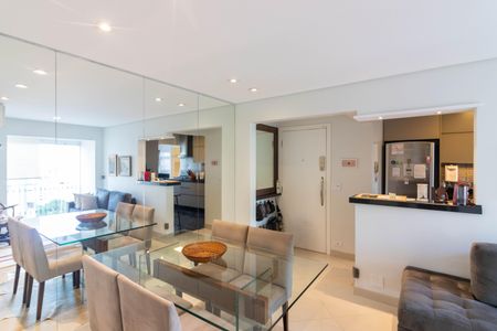 Sala de apartamento à venda com 2 quartos, 90m² em Vila Olímpia, São Paulo