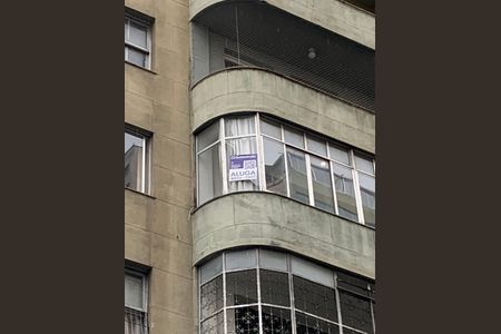 Apartamento para alugar com 150m², 3 quartos e 1 vagaFachada com Plaquinha