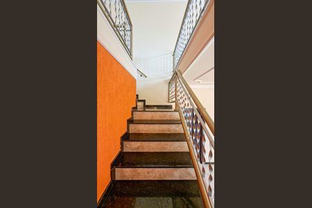 Casa para alugar com 260m², 4 quartos e 3 vagasEscada