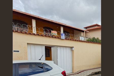 Casa para alugar com 260m², 4 quartos e 3 vagasFachada