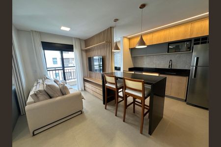 Sala de apartamento para alugar com 1 quarto, 40m² em Empresarial 18 do Forte, Barueri