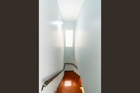 Casa para alugar com 300m², 4 quartos e 2 vagasEscada