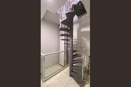 Apartamento à venda com 180m², 3 quartos e 2 vagasEscada