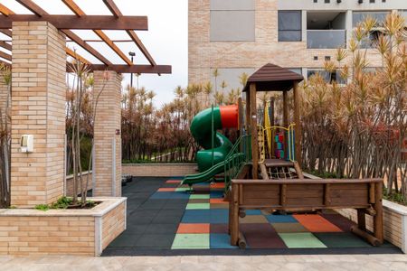 Apartamento à venda com 160m², 3 quartos e 3 vagas Apartamento à venda com 160m², 3 quartos e 3 vagasÁrea comum - Playground