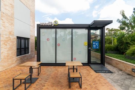 Apartamento à venda com 160m², 3 quartos e 3 vagas Apartamento à venda com 160m², 3 quartos e 3 vagasMercado