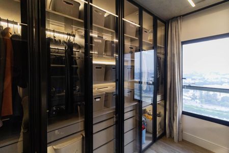 Apartamento à venda com 160m², 3 quartos e 3 vagas Apartamento à venda com 160m², 3 quartos e 3 vagasCloset da suíte