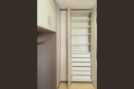 Quarto 1 - Armários de apartamento para alugar com 2 quartos, 64m² em Colônia (zona Leste), São Paulo