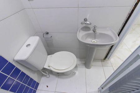 Banheiro de kitnet/studio para alugar com 1 quarto, 15m² em Vila Maria Baixa, São Paulo