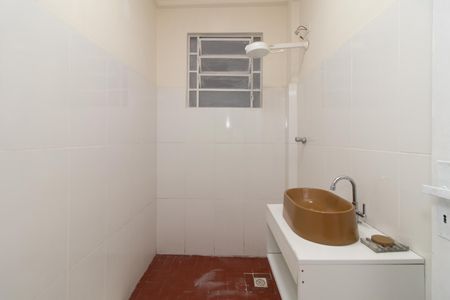 Banheiro de apartamento à venda com 1 quarto, 34m² em Centro Histórico, Porto Alegre