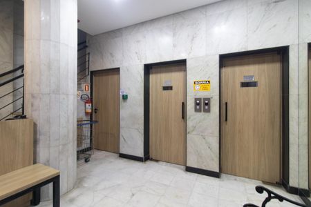 Apartamento à venda com 34m², 1 quarto e sem vaga Apartamento à venda com 34m², 1 quarto e sem vagaHall social