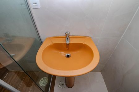 Banheiro de kitnet/studio para alugar com 1 quarto, 35m² em Petrópolis, Porto Alegre