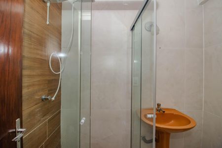 Banheiro de kitnet/studio para alugar com 1 quarto, 35m² em Petrópolis, Porto Alegre