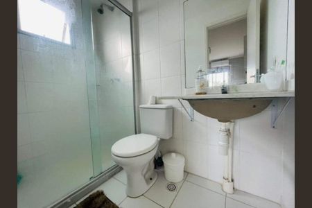 Banheiro 1 de apartamento para alugar com 2 quartos, 65m² em São Sebastião, Porto Alegre
