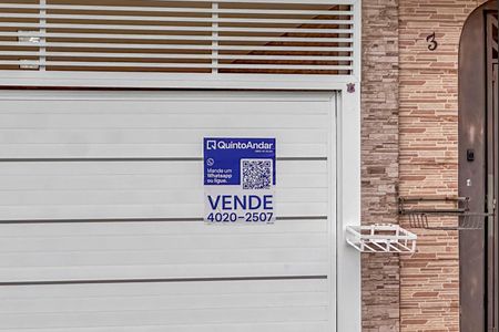 Casa à venda com 184m², 2 quartos e 4 vagas Casa à venda com 184m², 2 quartos e 4 vagasPlaca Instalada na Fachada