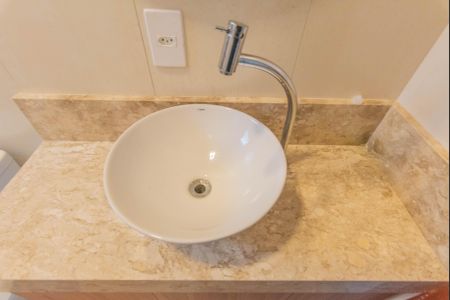 Casa de condomínio para alugar com 170m², 3 quartos e 4 vagasBanheiro da Suíte 1