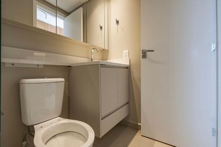 Banheiro de kitnet/studio para alugar com 1 quarto, 24m² em Pinheiros, São Paulo