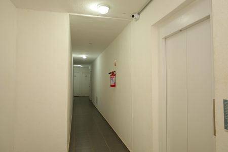 Apartamento para alugar com 42m², 2 quartos e sem vagaÁrea comum - Saguão do andar