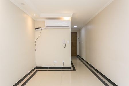 Sala de apartamento para alugar com 3 quartos, 75m² em Conjunto Habitacional A. E. Carvalho, São Paulo