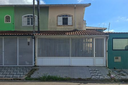 Casa para alugar com 112m², 2 quartos e 2 vagasFachada