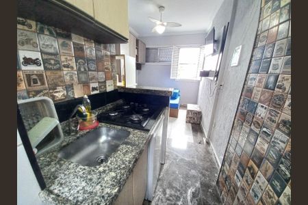Cozinha de apartamento para alugar com 1 quarto, 15m² em Itararé, São Vicente