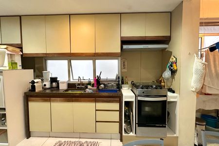 Apartamento para alugar com 185m², 3 quartos e 1 vaga
