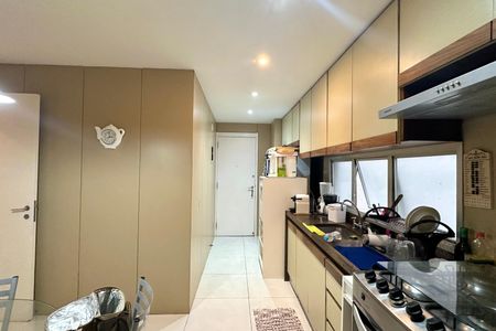 Apartamento para alugar com 185m², 3 quartos e 1 vaga