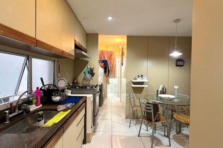 Apartamento para alugar com 185m², 3 quartos e 1 vaga