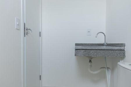 Banheiro de apartamento para alugar com 1 quarto, 27m² em Pinheiros, São Paulo