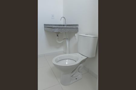 Banheiro de apartamento para alugar com 1 quarto, 27m² em Pinheiros, São Paulo