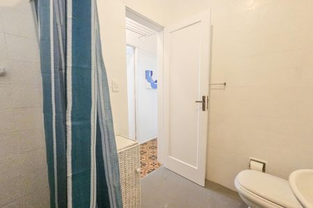 banheiro de apartamento para alugar com 1 quarto, 35m² em Centro, Guarujá