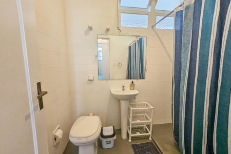 banheiro de apartamento para alugar com 1 quarto, 35m² em Centro, Guarujá