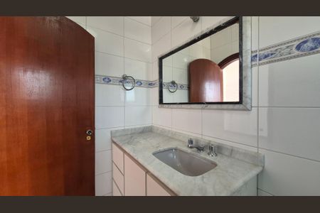 Casa à venda com 190m², 3 quartos e 4 vagas Casa à venda com 190m², 3 quartos e 4 vagasBanheiro da suíte 3